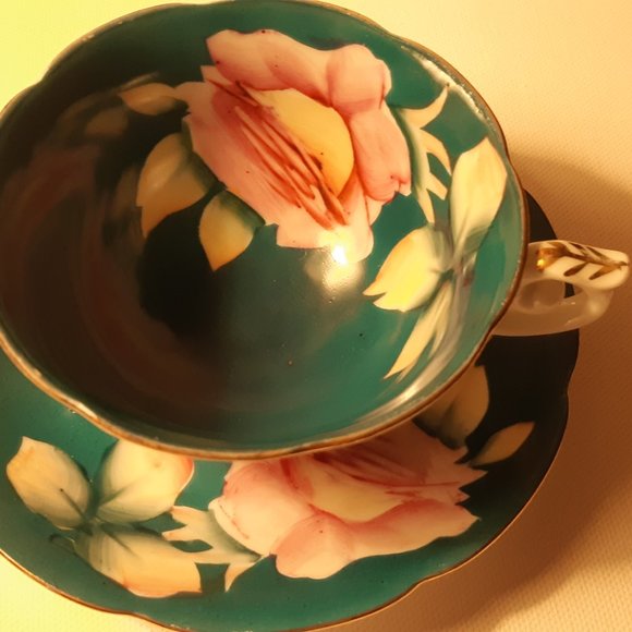 Green floral tea cup and saucer in fine bone china - Picture 2 of 2